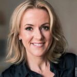 Jojo Moyes profile image