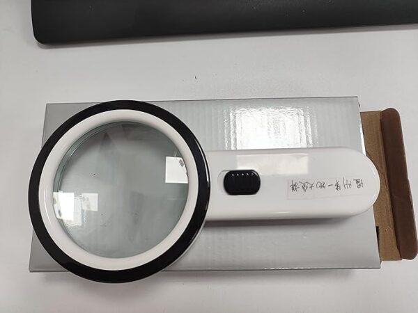 magnifying glass with LED lights front view
