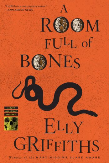A Room Full Of Bones (Ruth Galloway series Book 4)
